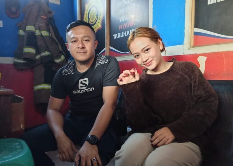 Gara-gara Cincin Kesasar, Warga Warudoyong Panggil Damkar