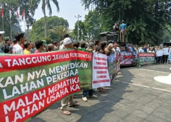 Aksi Damai di Balaikota Bogor, Sopir Angkot Soroti Reduksi dan Batas Usia Kendaraan