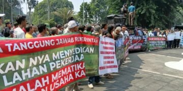 Aksi Damai di Balaikota Bogor, Sopir Angkot Soroti Reduksi dan Batas Usia Kendaraan