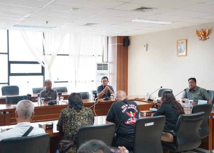 Pengusaha-Pengemudi Angkot Ngadu ke Komisi III DPRD Kota Bogor