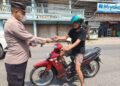 Polres Bogor Bagikan Masker Antisipasi Abu Vulkanik Gunung Krakatau
