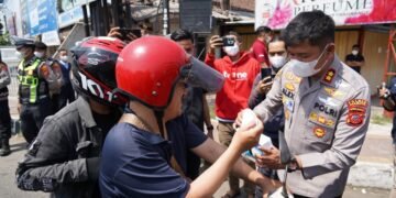 Polres Cianjur Bagikan 2.000 Masker Antisipasi Sebaran Abu Vulkanik Gunung Anak Krakatau