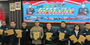 Polisi Ungkap Paket 18 Kg Ganja dan Seribu Obat Terlarang di Kota Bogor