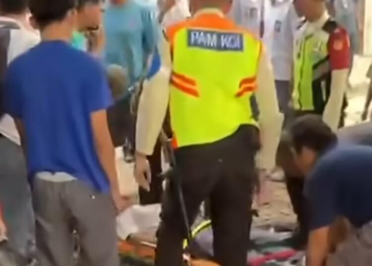 Hendak Menyeberang, Pelajar di Parungpanjang Kritis Tertemper Kereta