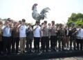 Kapolda Jabar Resmikan Tugu Knalpot Ayam Pelung di Cianjur