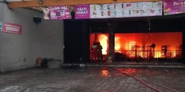 Leuwimart Leuwiliang Terbakar, Pemadaman Api hingga 7 Jam