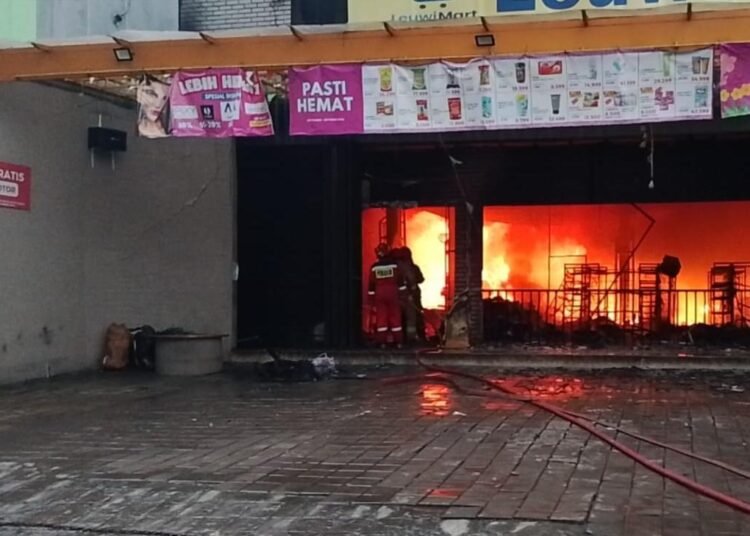Leuwimart Leuwiliang Terbakar, Pemadaman Api hingga 7 Jam