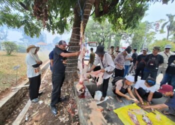 Usai Kepala Pertanahan Bogor Kena OTT KPK, Warga Potong Kambing di Depan Kantor BPN