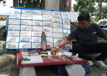 Berawal dari Hobi, Buyung Tekuni Jual Beli Uang Kuno di Alun-Alun Kota Bogor 