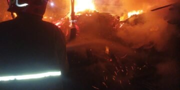 Tempat Pembuatan Kusen dan Rumah Warga di Leuwisadeng Terbakar 