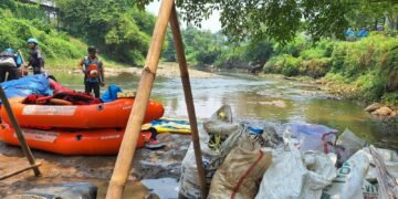 Kolaborasi Domba Tubing-PLN Berhasil Angkut 715 Kilogram Sampah di Sungai Ciliwung