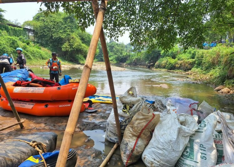 Kolaborasi Domba Tubing-PLN Berhasil Angkut 715 Kilogram Sampah di Sungai Ciliwung