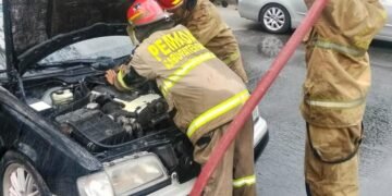 Hendak Servis ke Bengkel, Mercedes Terbakar di Jalan Transyogi Cileungsi