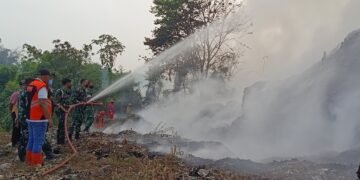 Cegah Api Merambat Lebih Luas, Pemkab Bogor Buat Parit Pembatas Kebun dengan TPA Galuga