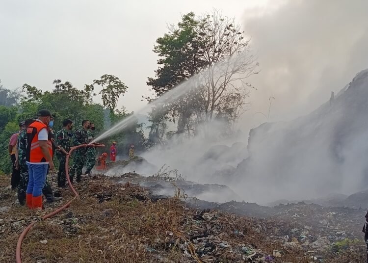 Cegah Api Merambat Lebih Luas, Pemkab Bogor Buat Parit Pembatas Kebun dengan TPA Galuga