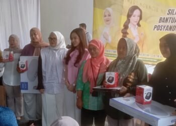 Himpunan Wanita Karya Kota Bogor Salurkan Alkes untuk Posyandu 