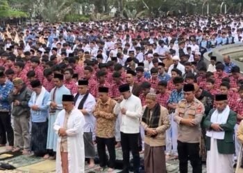 Ribuan Umat Muslim Gelar Salat Istisqa di Alun-Alun Cianjur, Berharap Hujan Segera Turun