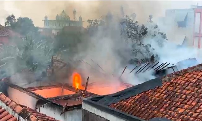 Cekcok dengan Ayah, Perempuan di Cianjur Diduga Bakar Rumah