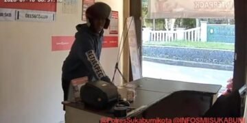 Terekam CCTV Pemuda di Cikole Sukabumi Curi HP Kasir dan 2 Batu Permata Ratusan Juta