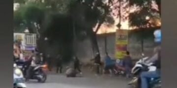 Ngeri, Bacok-bacokan di Jalan Raya Sukabumi-Cianjur Viral, Jadi Tontonan Warga