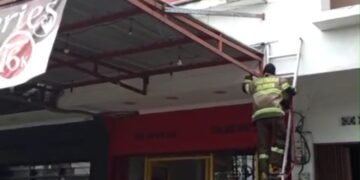 Gudang Ruko Eskrim di Jalan Pelabuhan II Terbakar! Diduga Akibat Puntung Rokok, Damkar Kerahkan 2 Unit