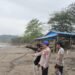 ayah asal bogor tewas ditelan ombak pantai istiqomah di depan mata anaknya
