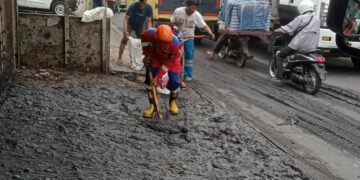 Truk Ngerem Mendadak, Limbah B3 dari Purwakarta Berceceran di Jalan Raya Cileungsi