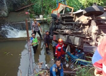Rem Blong, Bus Pariwisata Terperosok ke Jurang di Jalur Puncak 