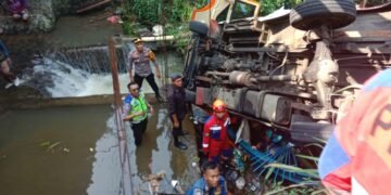 Rem Blong, Bus Pariwisata Terperosok ke Jurang di Jalur Puncak 