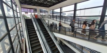 Setahun Dibiarkan Rusak, Eskalator Skybridge Stasiun Bojonggede “Siksa” Masyarakat 