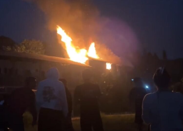 Rumah di Cisarua Bogor Terbakar, Damkar Diterjunkan 