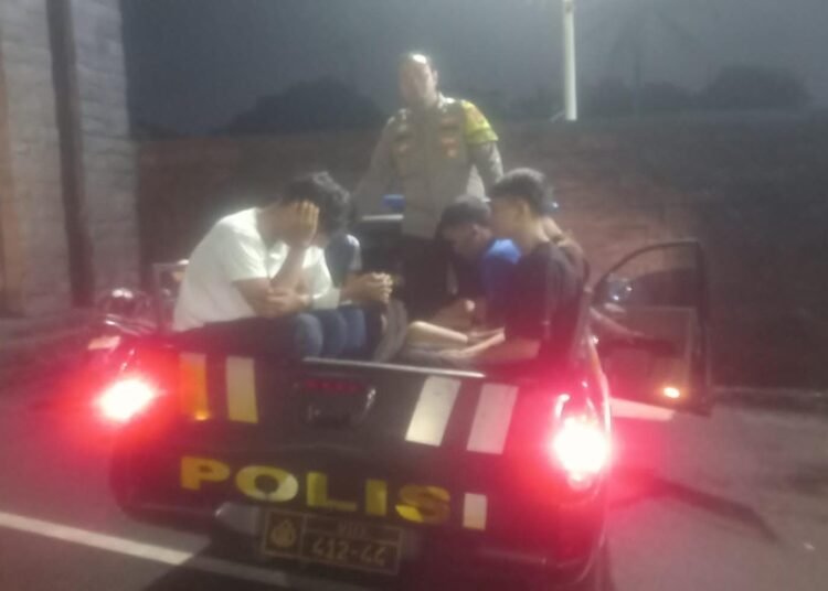 Terciduk Hendak Tawuran, Polisi Amankan 7 Remaja dan 3 Sajam di Kemang