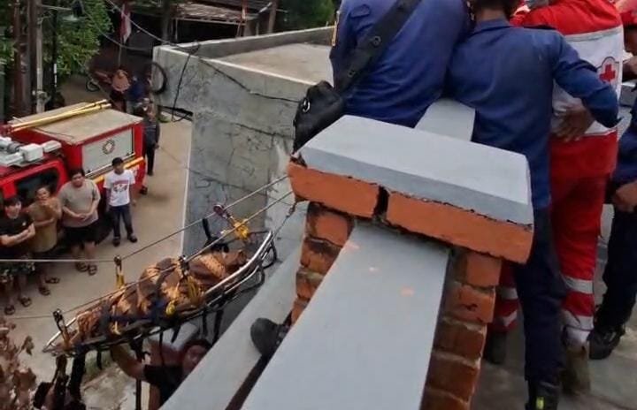 Alami Sesak hingga Meninggal, Pria di Bojonggede Dievakuasi Damkar dari Rumah Lantai 2