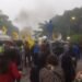 Aksi Demo PMII dan GMKI di Depan Istana Bogor Diwarnai Bakar Ban