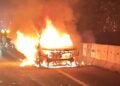 Korsleting Listrik, Mobil Berisi 4 Orang Terbakar di Tol Jagorawi