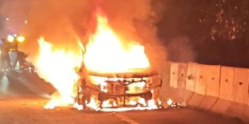 Korsleting Listrik, Mobil Berisi 4 Orang Terbakar di Tol Jagorawi