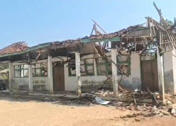 Ambruk Nyaris Rata dengan Tanah, Siswa MTs Al-Muhajirin Ciracap Belajar Berdesakan di Perpustakaan