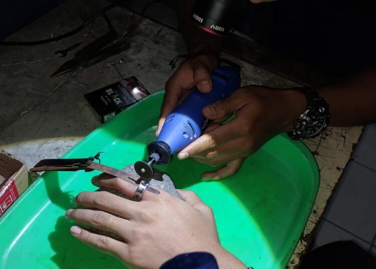 Jari Bengkak Sehari Semalam, Warga Sukaraja Minta Tolong Damkar Lepas Cincin