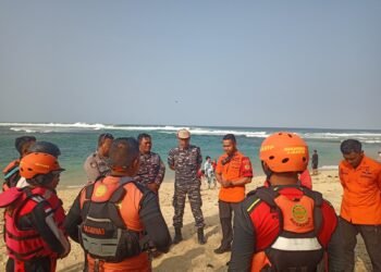 Lima Wisatawan Asal Bekasi Terseret Ombak di Pantai Cibuaya Ujung Genteng, 3 Selamat 2 Hilang