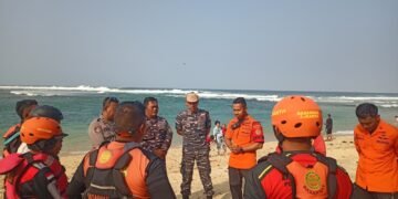 Lima Wisatawan Asal Bekasi Terseret Ombak di Pantai Cibuaya Ujung Genteng, 3 Selamat 2 Hilang