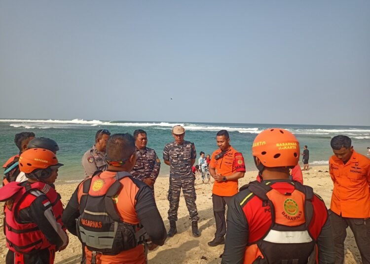 Lima Wisatawan Asal Bekasi Terseret Ombak di Pantai Cibuaya Ujung Genteng, 3 Selamat 2 Hilang