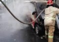 Mobil Daihatsu Gran Max D 8839 HM Ludes Terbakar di Cimahpar Sukaraja, Damkar: Ada Ledakan dari Mesin Depan