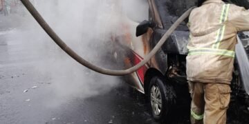 Mobil Daihatsu Gran Max D 8839 HM Ludes Terbakar di Cimahpar Sukaraja, Damkar: Ada Ledakan dari Mesin Depan