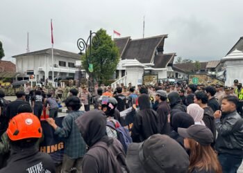 Demo Aliansi Gema Kepung 3 Titik di Kota Sukabumi, Polisi Kerahkan 400 Personel – Berjalan Damai