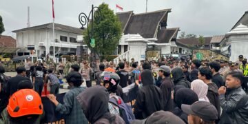 Demo Aliansi Gema Kepung 3 Titik di Kota Sukabumi, Polisi Kerahkan 400 Personel – Berjalan Damai